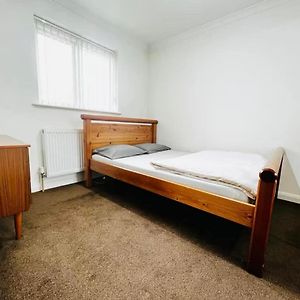 Best Place In Luton-M, Free-Parking, No-Kitchen